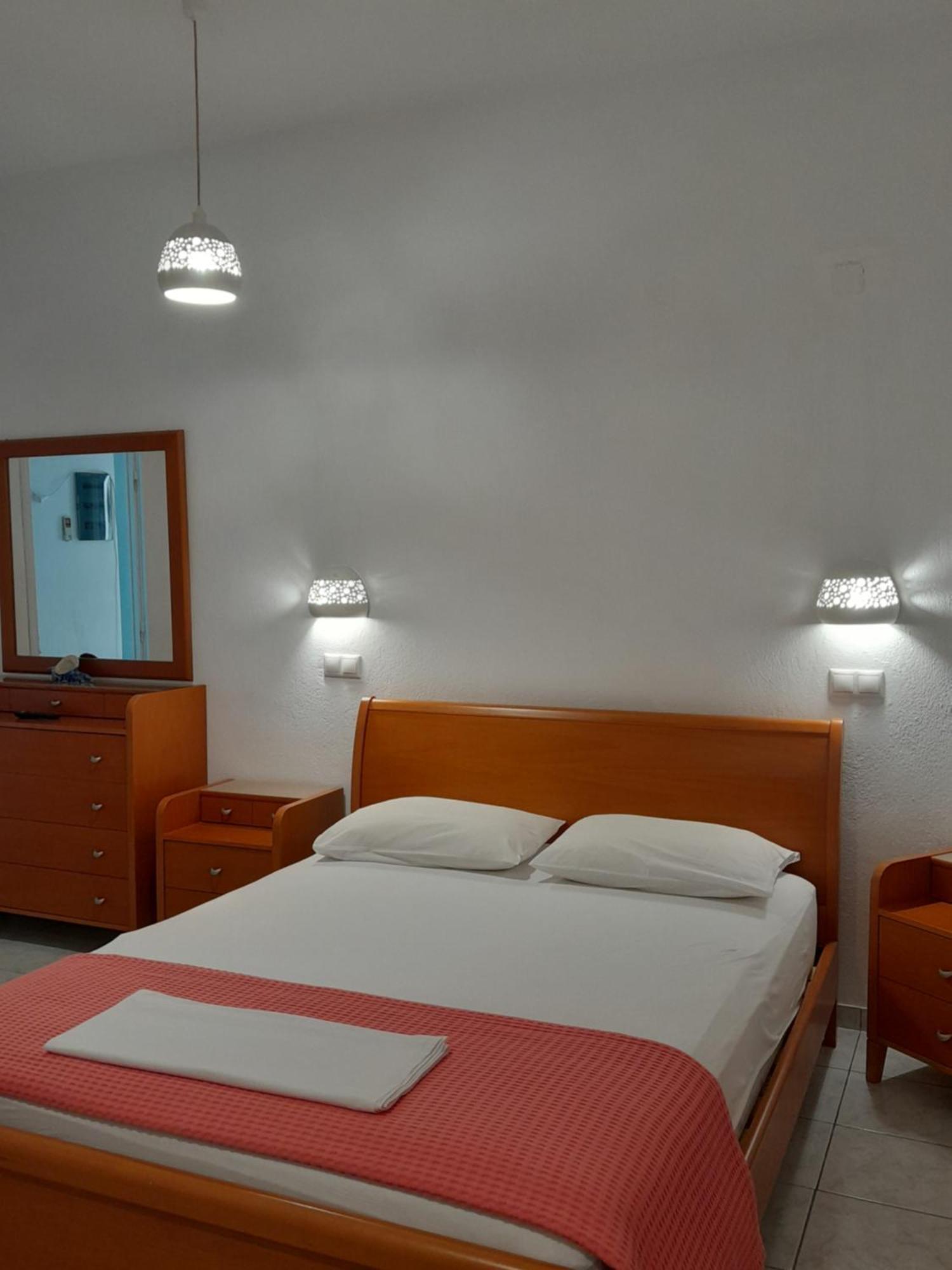 Simeon Apartment *
